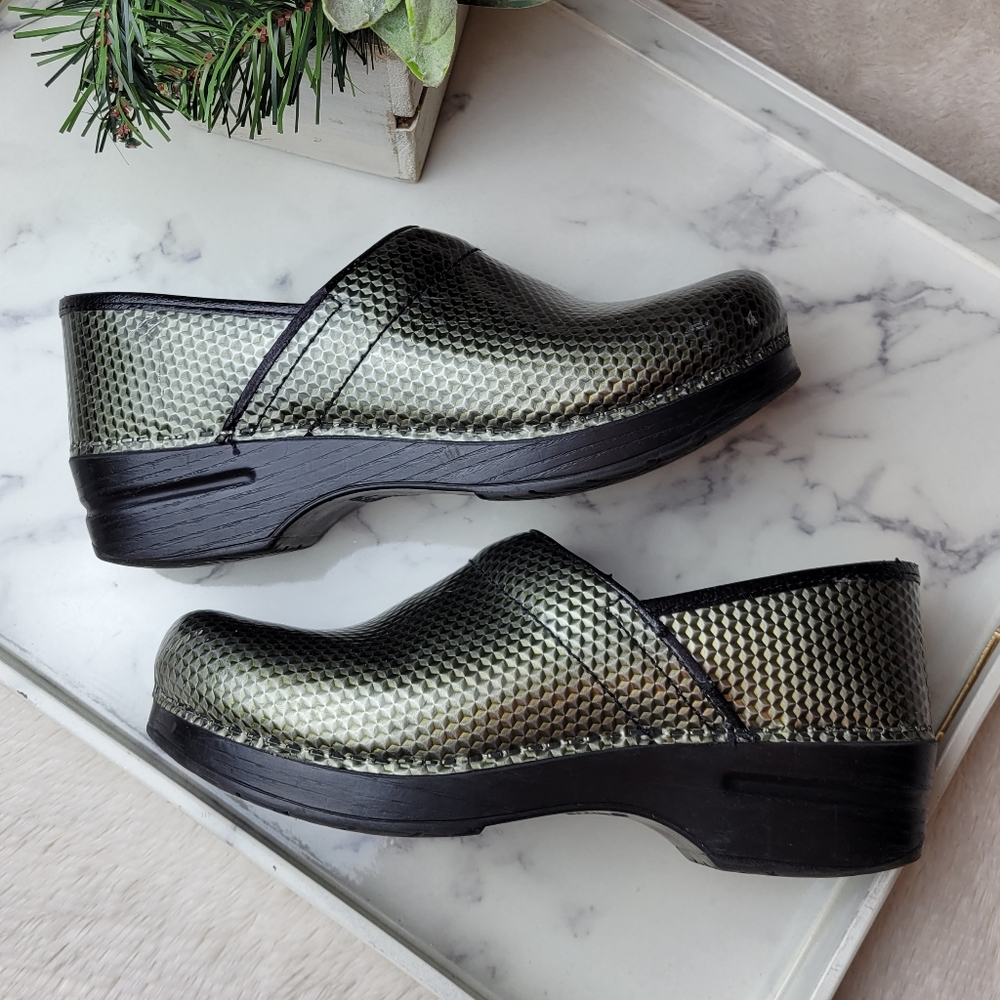 DANSKO Green Geometric Leather Professional Clogs Nursing Comfort Size 39
